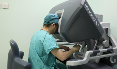 走近做手术的机器人 目前全国不到100台