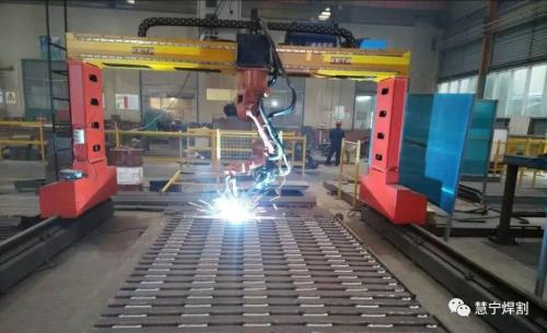 焊接机器人编程有哪些技巧？