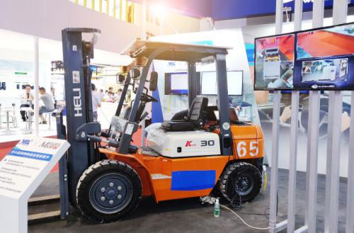 威盛安全驾驶套件与叉车完美结合，闪耀2019工博会