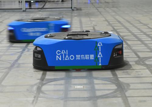 新一代智能仓上线 超千台机器人联手为双11物流提速