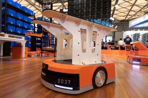 快仓携“空中+地面”多款创新产品亮相CeMAT，刚柔并济惊艳世界