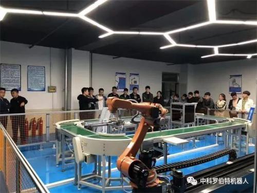 工业机器人让生产更智能