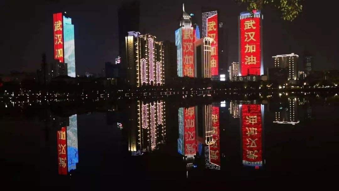 疫情呼叫无人叉车