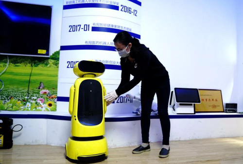 人工智能集体战“疫”：无人，但“有爱”