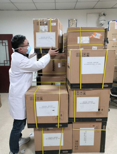 儒博科技向武汉市第一医院捐赠布丁豆豆智能机器人