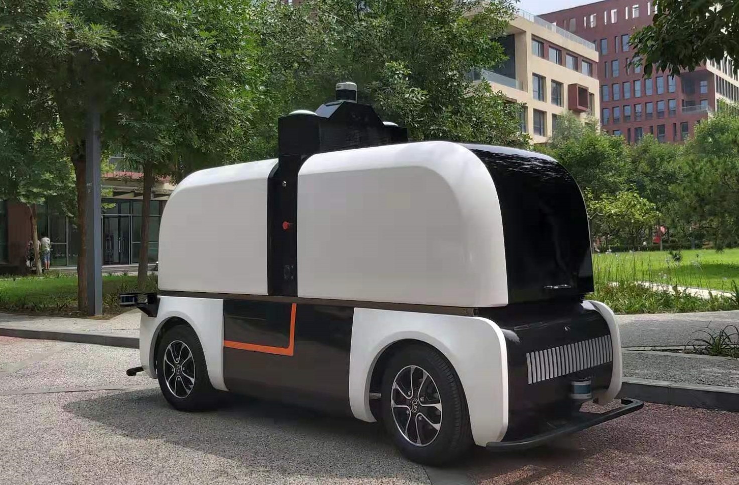 白犀牛无人车
