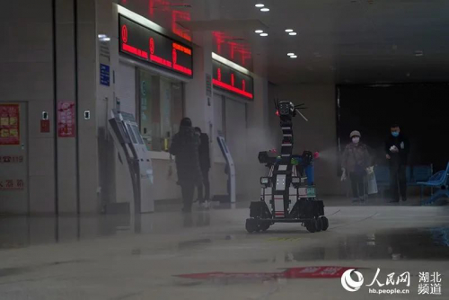 智能防疫巡检机器人“安迪”来了！可监测体温、喷洒消毒还有口罩佩戴提示！