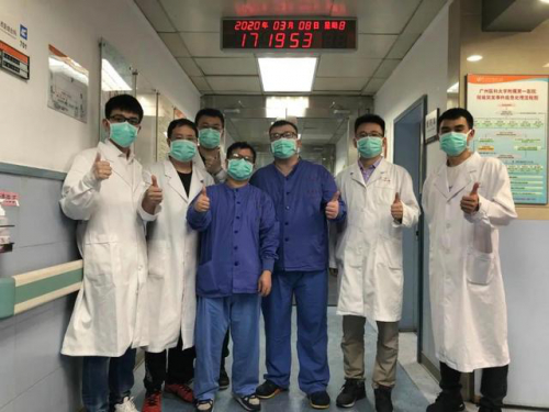 钟南山等研发新冠咽拭子采样机器人：一次成功率大于95%