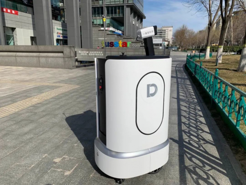 硬核防控！防疫巡检机器人MoRo S​“登陆”启迪创新大厦