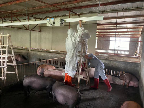 布塔科技旗下舍栏巡检机器人试运行 智慧养殖解决方案首次亮相