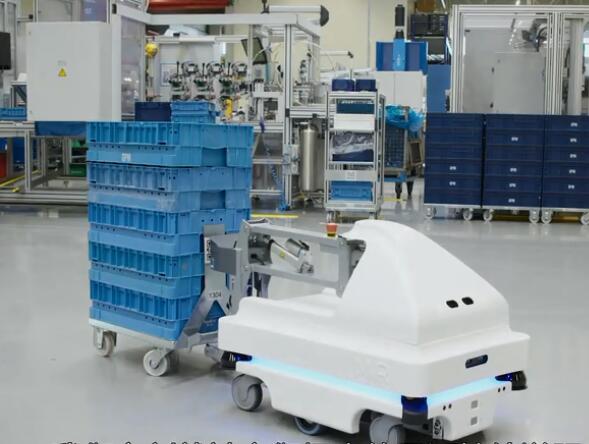 MiR100助力Nidec实现仓库和装配自动运输物料