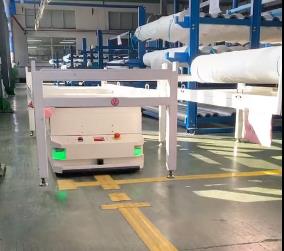 视频|双舵轮潜伏顶升式AGV小车应用实际案例