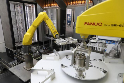 蓬勃无人经济背后的中国劳动者