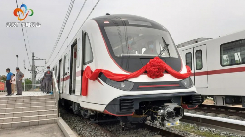 黑科技！武汉造！首列全自动驾驶地铁列车下线