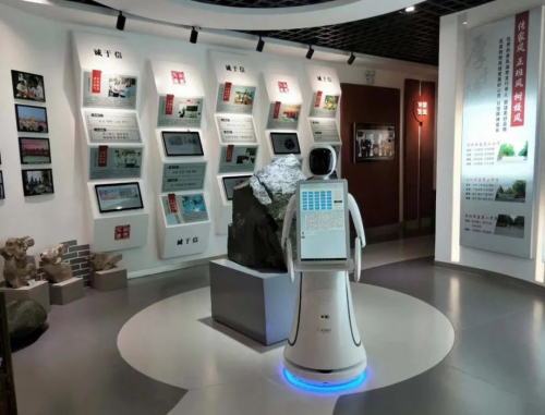 艾米迎宾机器人新疆玛纳斯博物馆正式“上任”