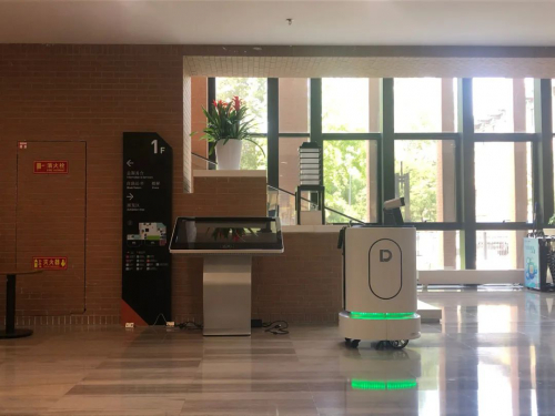 一维弦防疫巡检机器人MoRo S服务清华大学李文正馆，为学生开学保驾护航