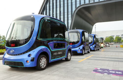 “智慧”之夜！苏州金龙无人驾驶巴士亮相江苏苏州相城活力夜