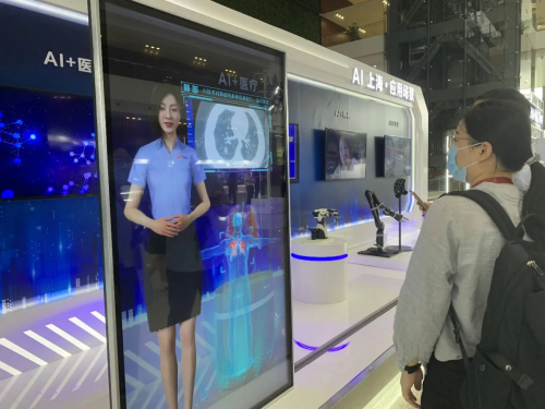 AI（爱）了！送餐/摘果/陪聊/跳舞…人工智能大会的这些机器人也太会了吧！