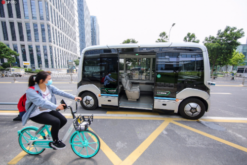 这趟5G无人驾驶公交运行1年 2万人次免费坐