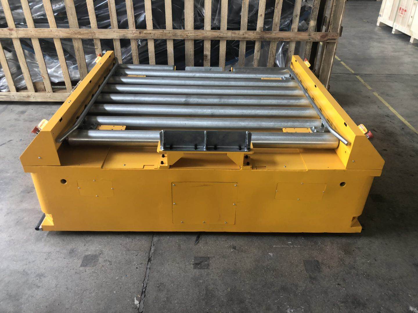 滚筒舵轮式AGV_中国AGV网(www.chinaagv.com) 滚筒舵轮式AGV_中国AGV网(www.chinaagv.com)