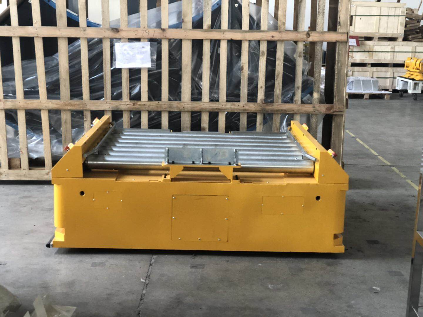 滚筒舵轮式AGV_中国AGV网(www.chinaagv.com) 滚筒舵轮式AGV_中国AGV网(www.chinaagv.com)