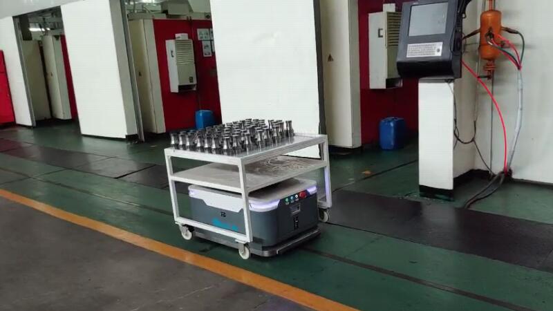 背负托盘式AGV_中国AGV网(www.chinaagv.com) 背负托盘式AGV_中国AGV网(www.chinaagv.com)