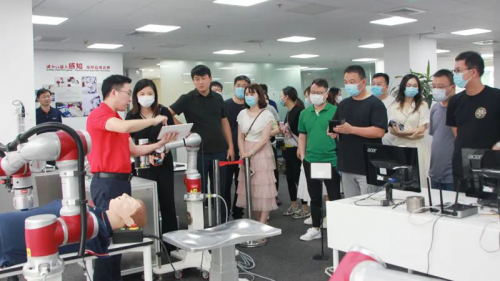 张家港企业考察团到节卡机器人参观考察