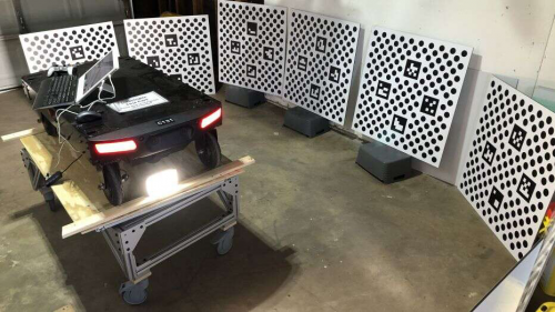 在七个不同的家庭中进行研究的机器人