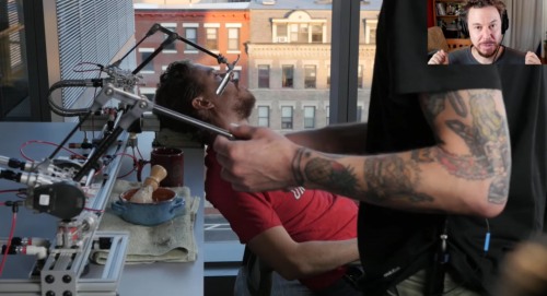 让机器人给自己“刮胡子”？这个美国小伙亲自做了回小白鼠