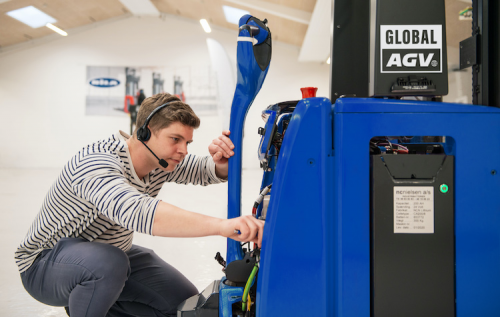 快速发展的自动叉车