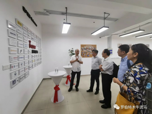 复旦管院院长陆雄文教授一行参访“木牛流马”