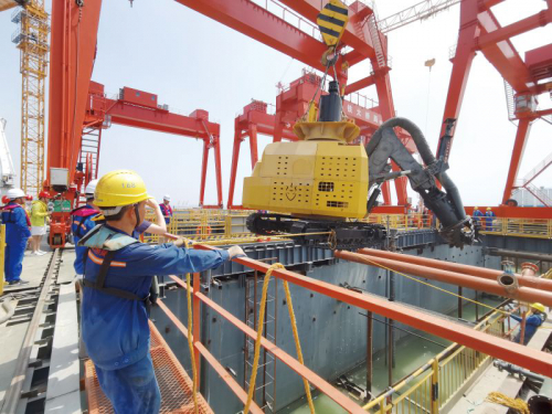 中铁大桥局自主研发的国内首个智能绞吸机器人在常泰长江大桥亮相