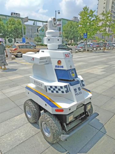 又萌又酷！智能巡逻机器人上线
