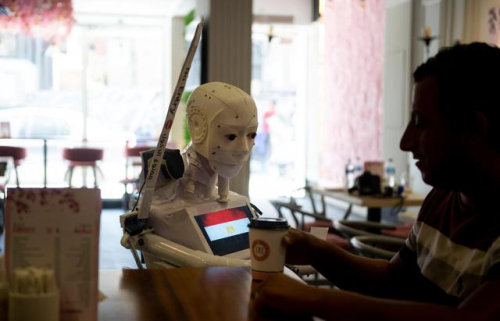 埃及工程师研发抗疫机器人