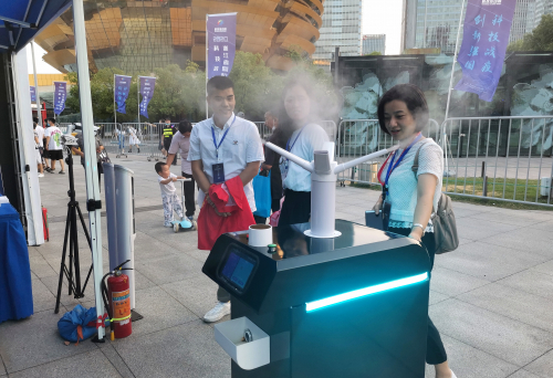 浙江科技周摆出了机器人阵