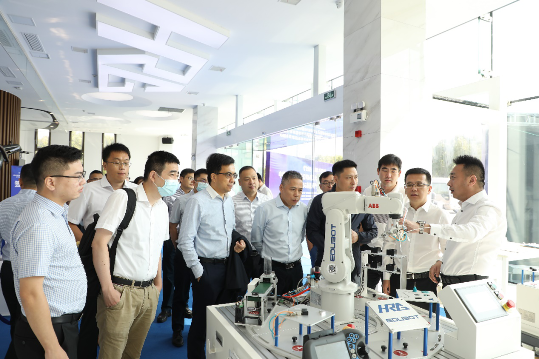 中国电信携手达闼科技，成立天翼物联产业联盟5G机器人推进组