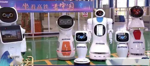 写字、讲段子、打乒乓球、让玩具熊“行走”？坐着高铁来“机器人世界”一探究竟→