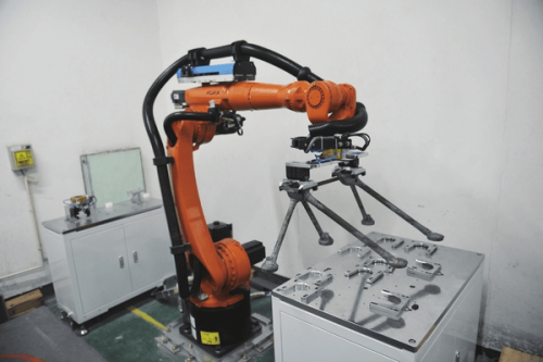 基于机器人的发动机支架焊缝检测平台在昌飞正式投入使用