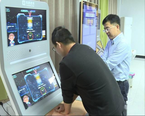 柳州人研发的AI机器人 5分钟教你学会心肺复苏 