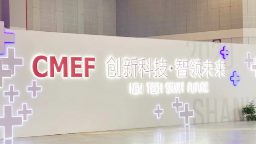 首款移动复合消毒机器人赋能自动化公共卫生防控