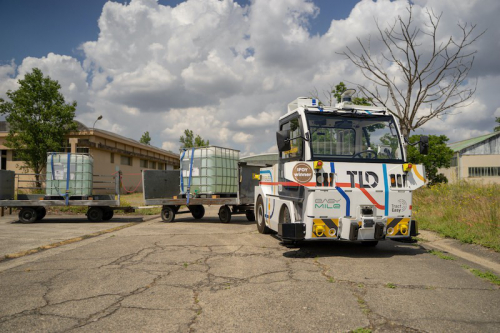 EasyMile推出自主移动牵引车