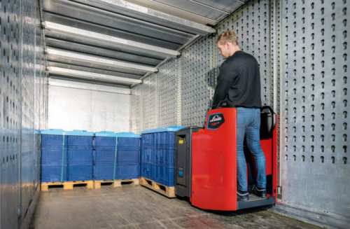 林德推出超窄型站立式托盘堆垛车