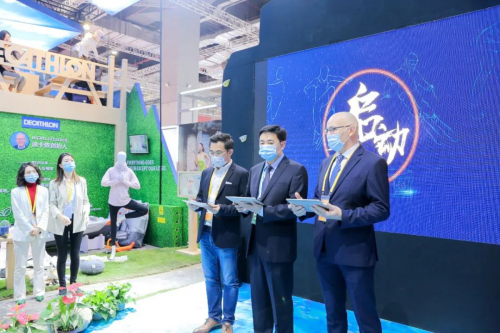 极智嘉与迪卡侬达成战略合作协议，共建智慧体育物流创新实验室