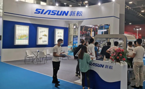 新松盛装参加 2020 广州国际商用车展览会及大会高峰论坛