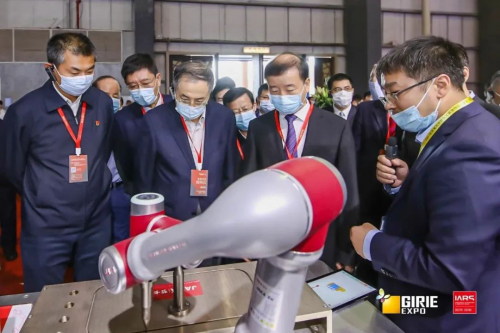 展会亮点多!节卡机器人受市领导点赞