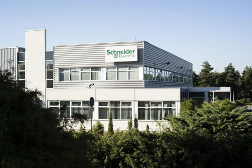 MiR500机器人助力施耐德电气公司降低运输成本