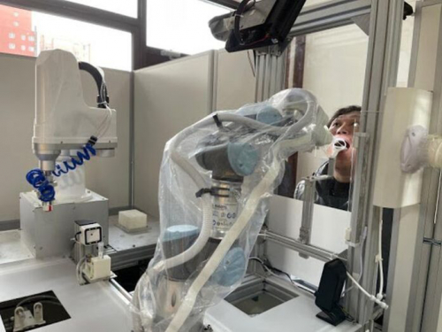 核酸检测：沈阳利用机器人采集咽拭子