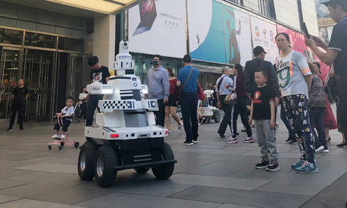 自动巡逻安防机器人，全方位捕捉音视频数据弥补人工短板 