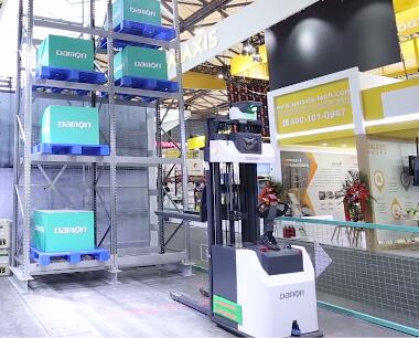 德马科技:托盘堆高叉车AGV