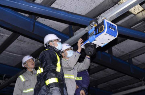 脏活累活都能干 浙江宁波舟山港首台皮带机智能巡检机器人上岗